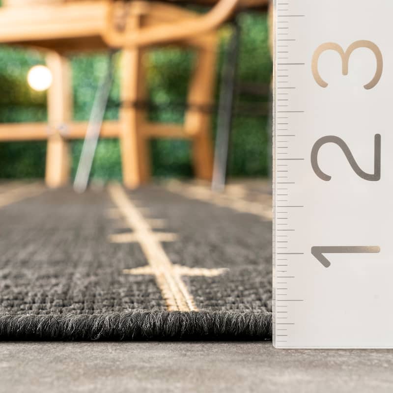 Nuloom Kiernan Vertical Teardrop Stripe Indoor/Outdoor Area Rug