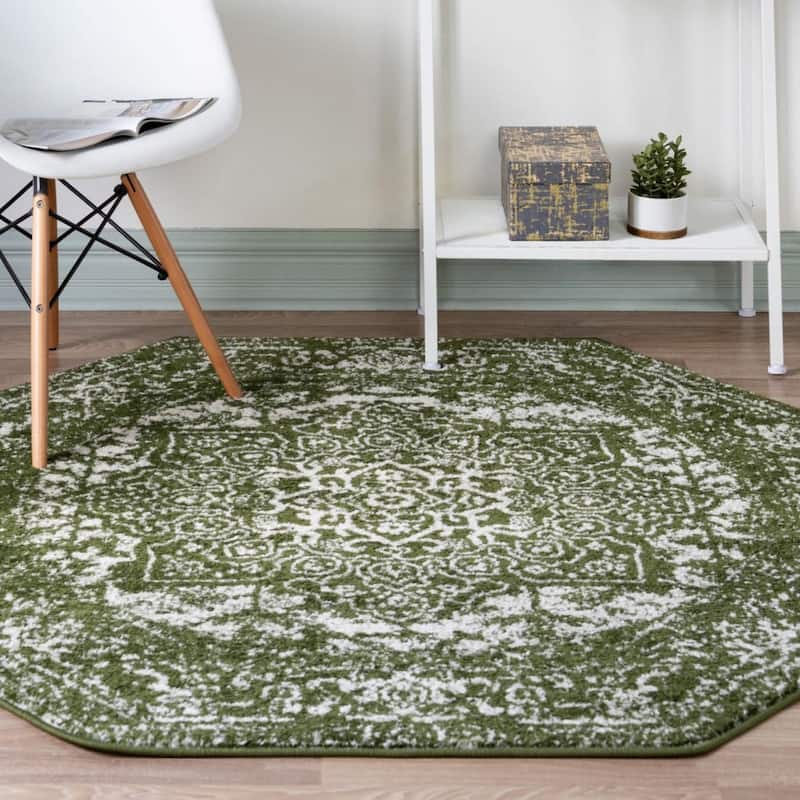 Traditional Brenda Collection Area Rug