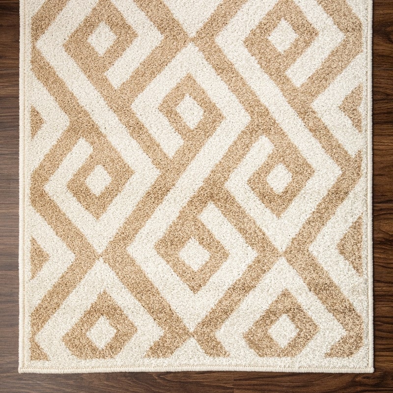 Superior Saxton Modern Diamond Indoor Runner or Area Rug
