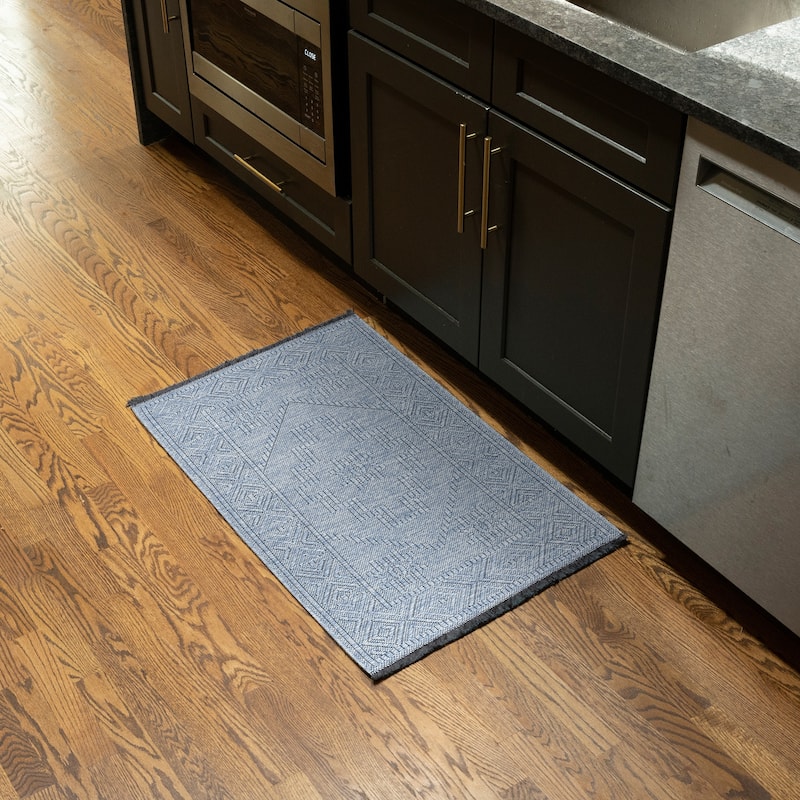 Alameda Solid Color Medallion Machine Washable Indoor Area Rug - 2' x 3' - Blue/Azure Blue