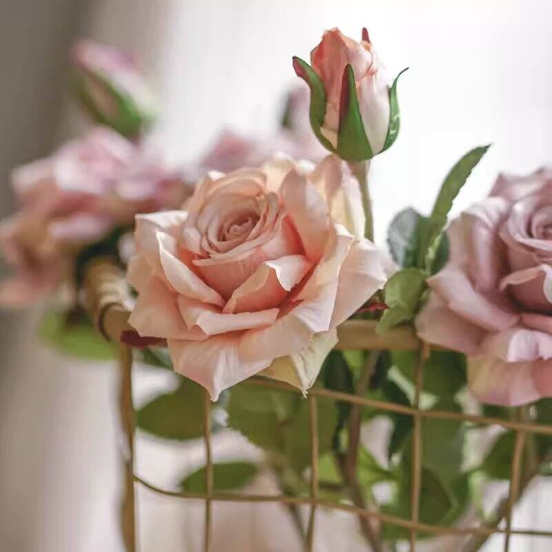 RusticReach Rolled Edge American Rose Stem 18" Tall