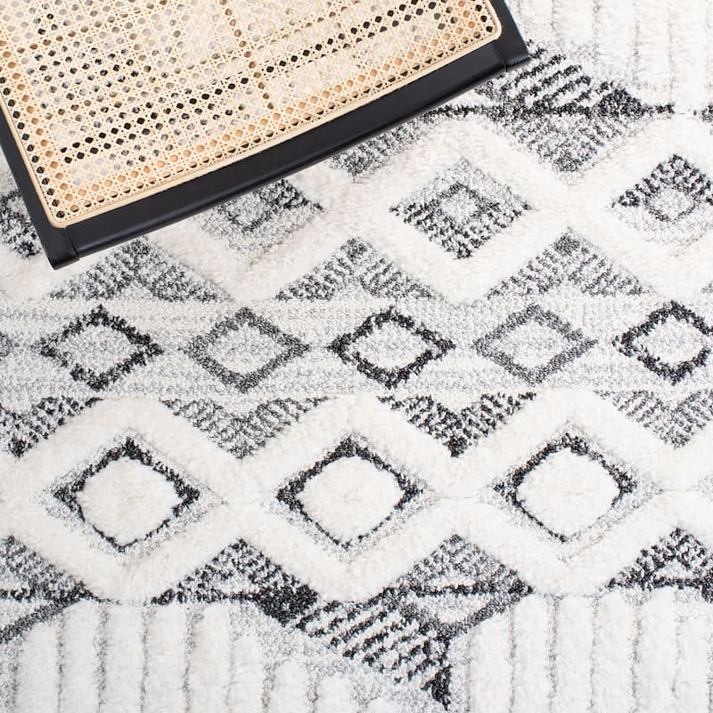 SAFAVIEH Moroccan Tassel Shag Margarite 2-inch Thick Rug