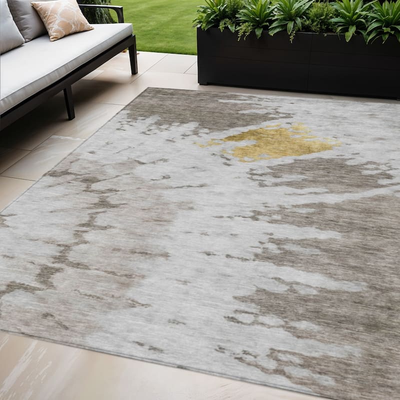 HomeRoots Abstract Transitional Rectangle Outdoor Rug - 5' X 8'