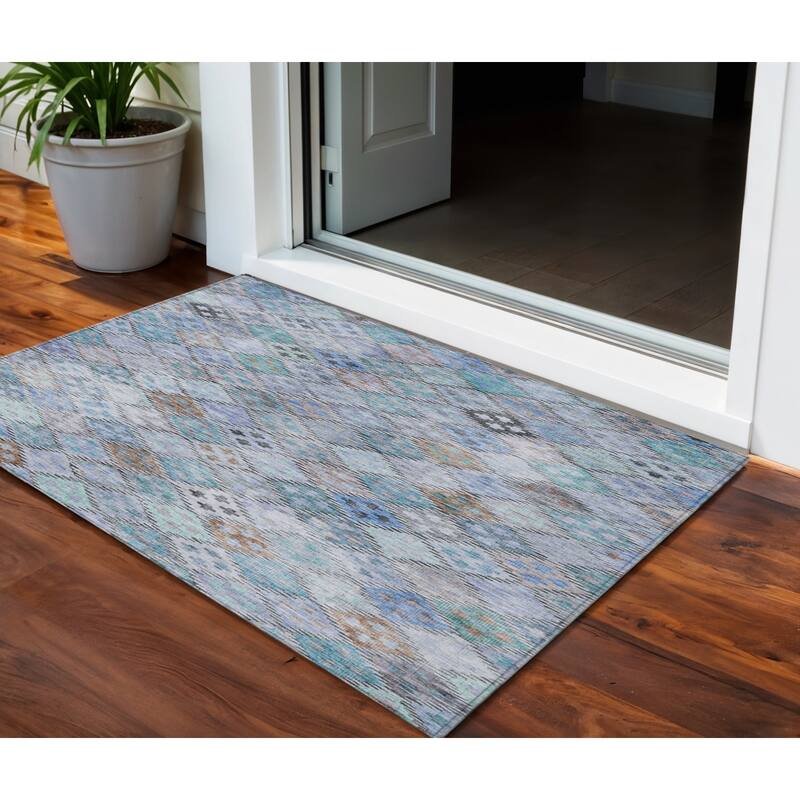 HomeRoots Geometric Transitional Rectangle Outdoor Rug - 3' x 5'