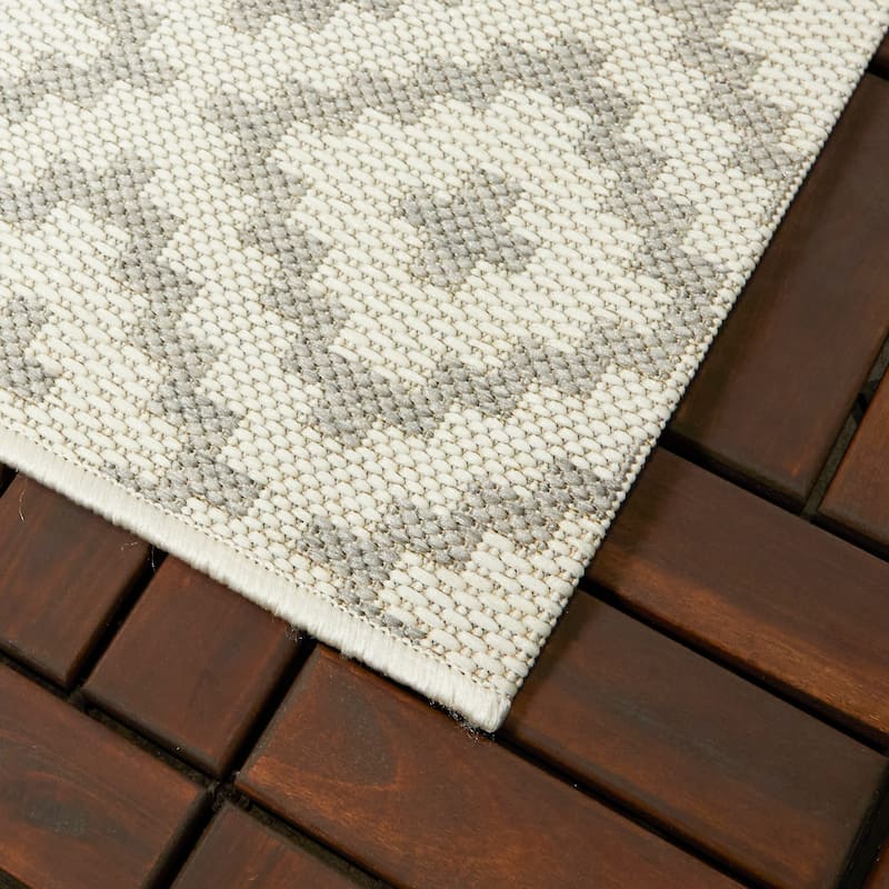 Cassady Diamond Trellis Indoor/Outdoor Area Rug
