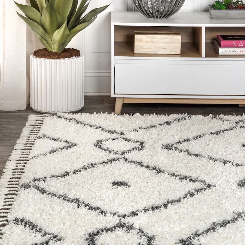 JONATHAN Y Modern Shag Plush Tassel Moroccan Diamond Area Rug