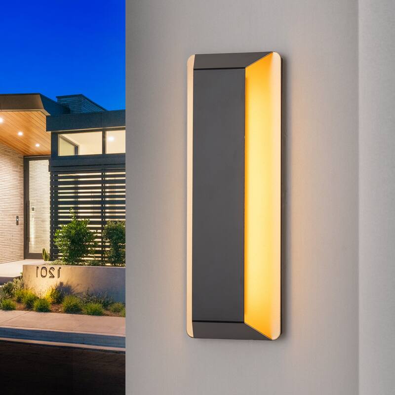 13.8" Outdoor Linear Integrated LED Wall Sconce - H13.8" x W4.7" x D3.2"