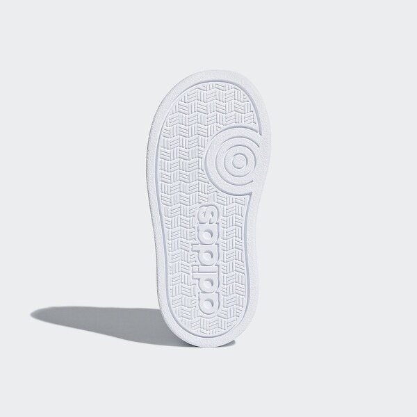 low top tennis shoes