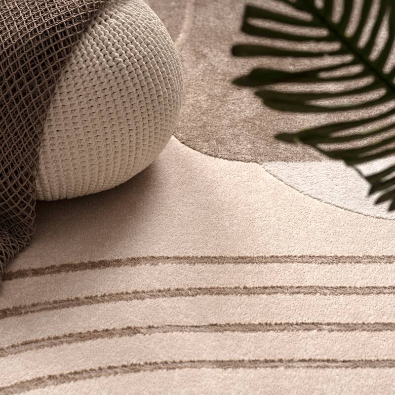 Elegant Area Rug with Modern Carved Lines and Artistic Pattern