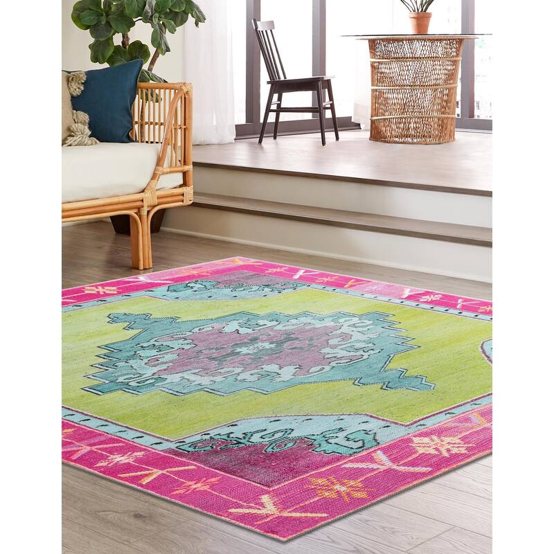 Traditional Rine Collection Area Rug - 7'6" Square - Green