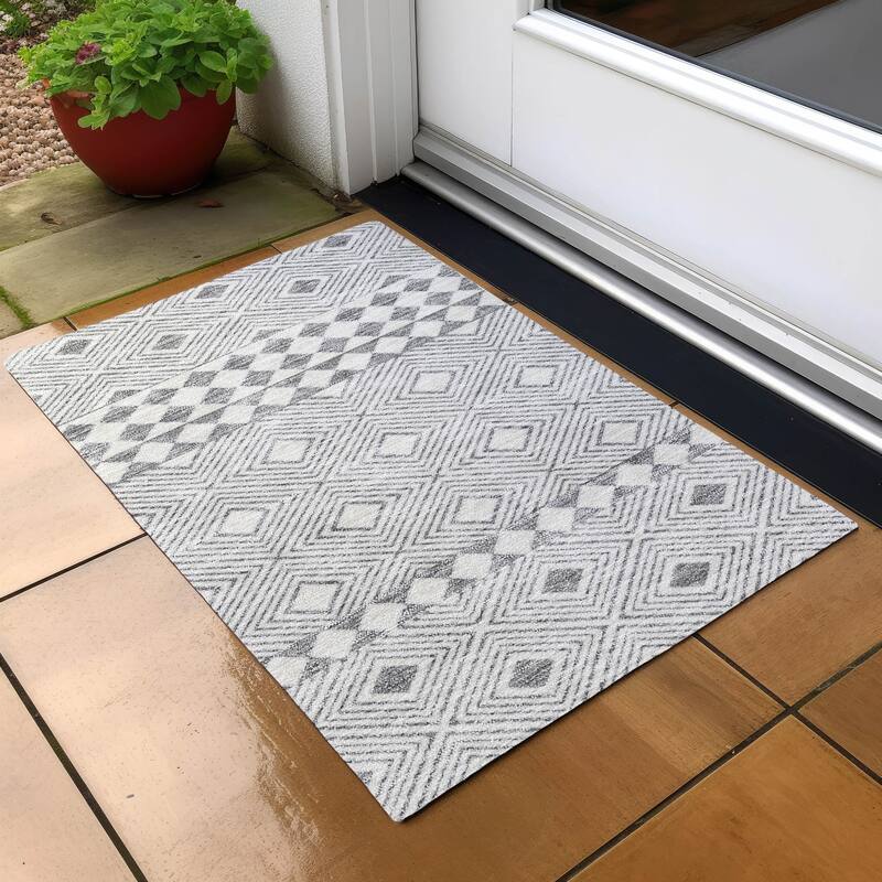 Machine Washable Indoor/ Outdoor Chantille Boho Moroccan Rug - Gray - 1'8" x 2'6"