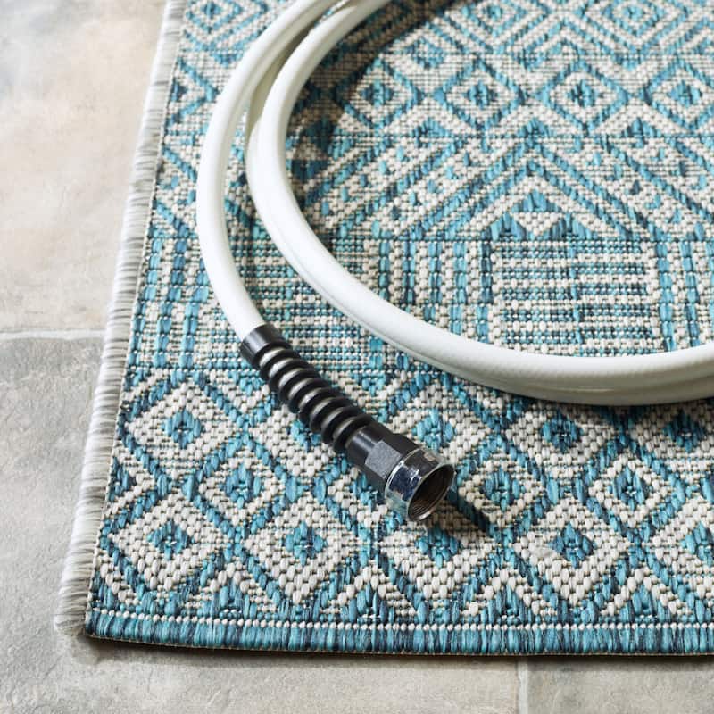 SAFAVIEH Courtyard Terezija Indoor/ Outdoor Waterproof Patio Backyard Rug