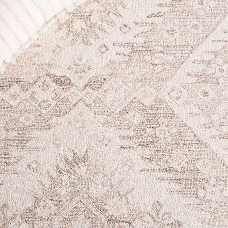 SAFAVIEH Handmade Ebony Domitilia Wool Rug