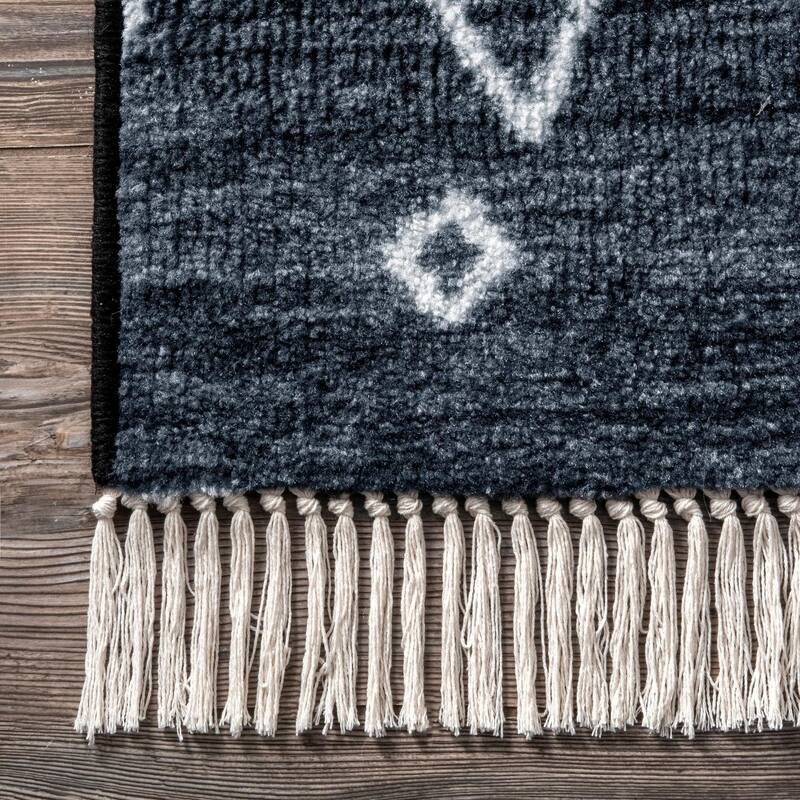 Nuloom Ivory Contemporary Cabin Diamond Moroccan Tassel Area Rug