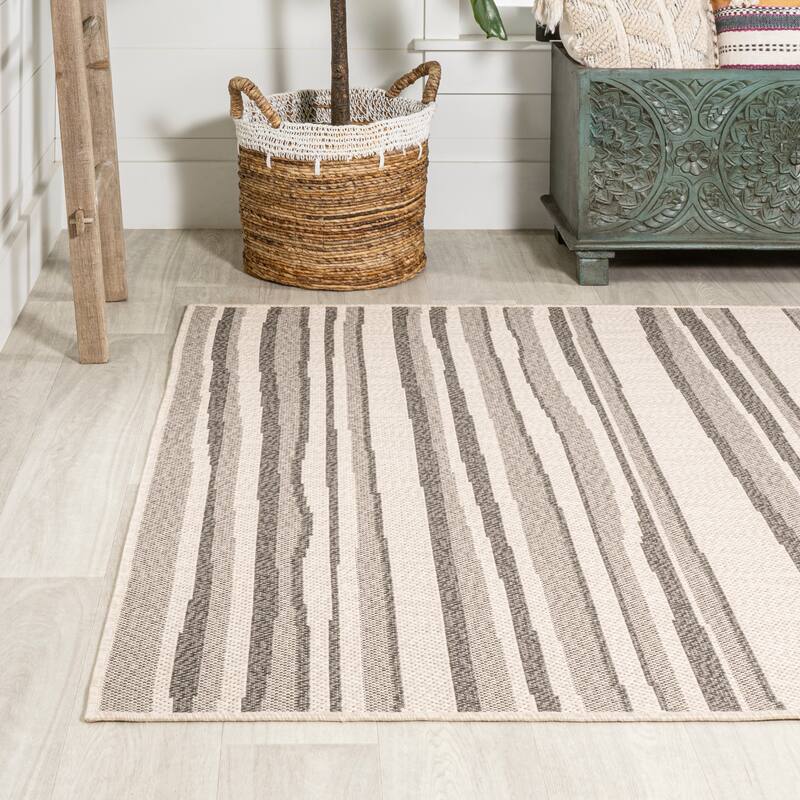JONATHAN Y Chevron Wavy Stripe Modern Indoor/Outdoor Area Rug