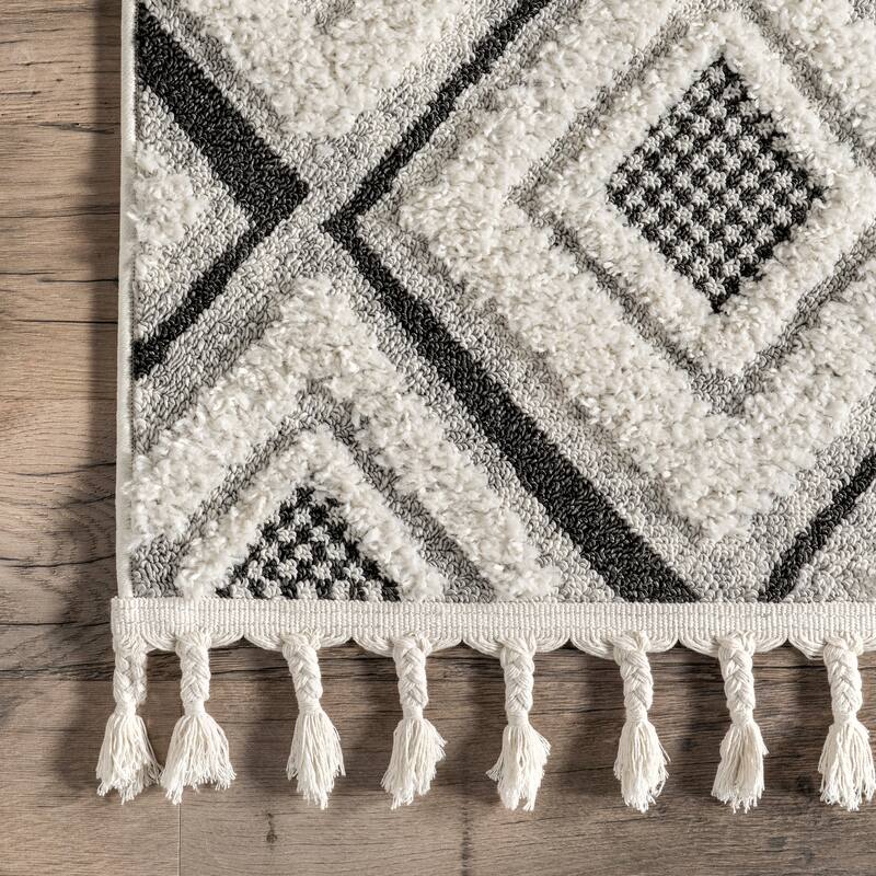 Nuloom Nerissa High/Low Diamond Tasseled Area Rug