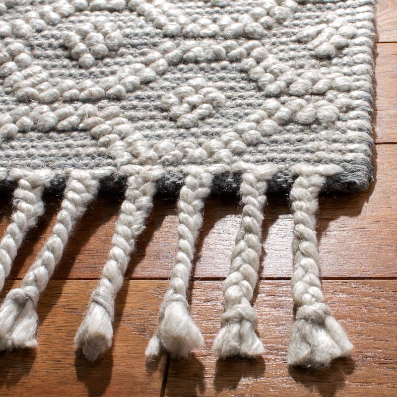 SAFAVIEH Handmade Natura Vesselina Wool Rug