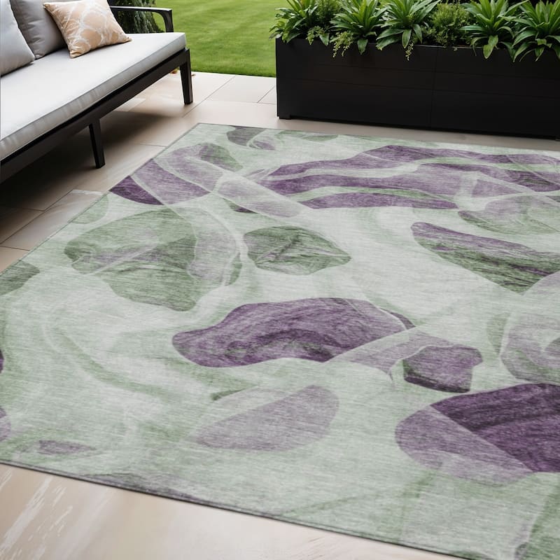 HomeRoots Abstract Transitional Rectangle Outdoor Rug - 5' X 8'