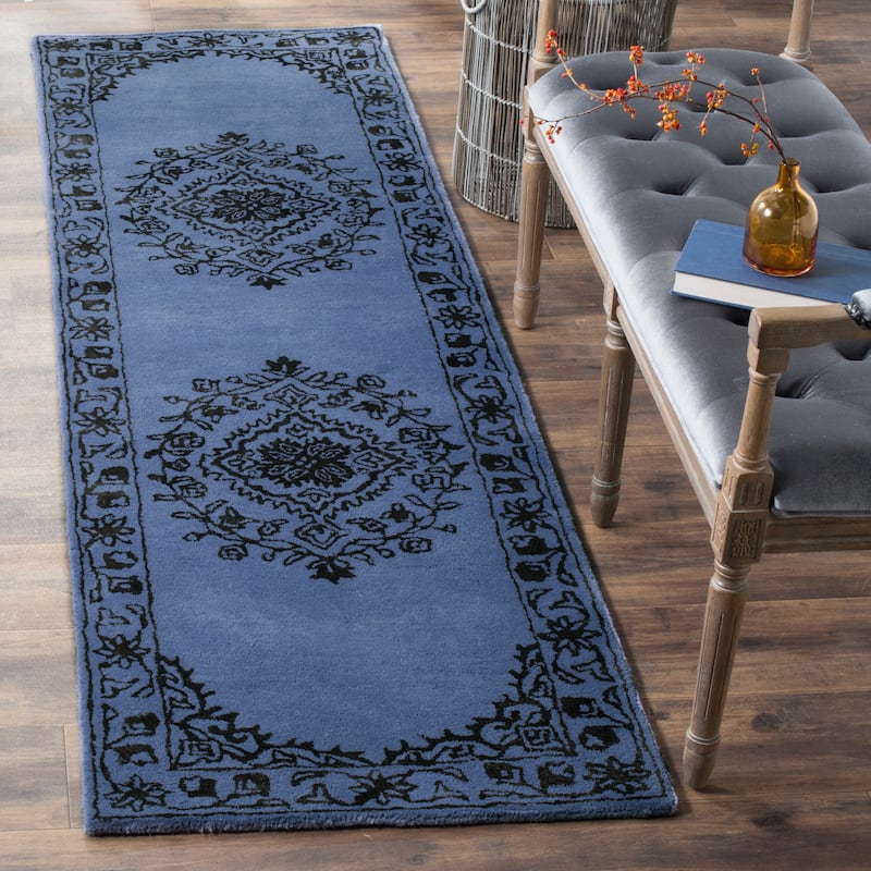 SAFAVIEH Handmade Glamour Gudmundina Modern Viscose Rug