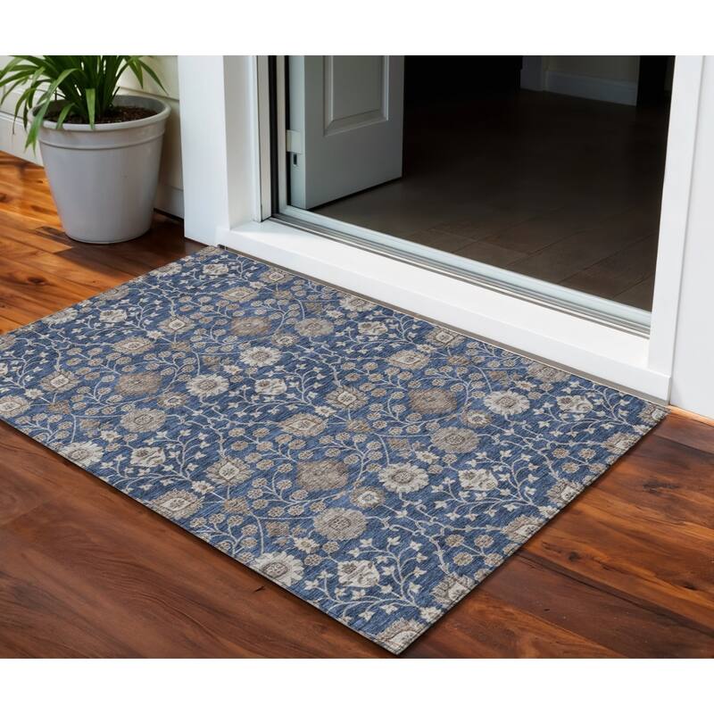 HomeRoots Floral Transitional Rectangle Outdoor Rug - 3' x 5'