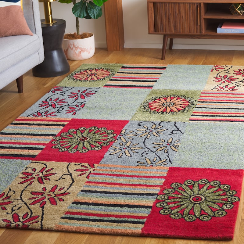 SAFAVIEH Handmade Soho Ashlie Patchwork N.Z. Wool Rug - 7'6" x 9'6" - Multi