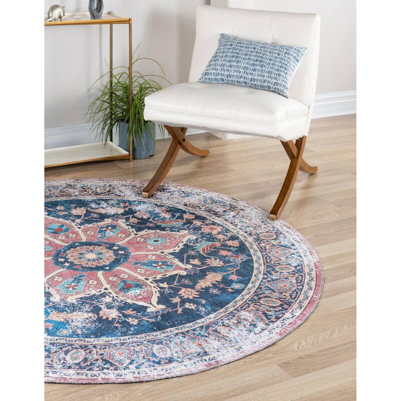 Traditional Tira Collection Area Rug