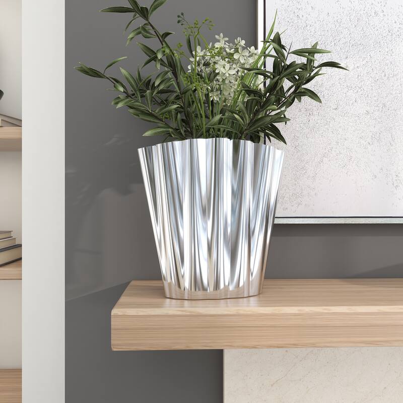 Silver Stainless Steel Metal Vase with Zig Zag Edging