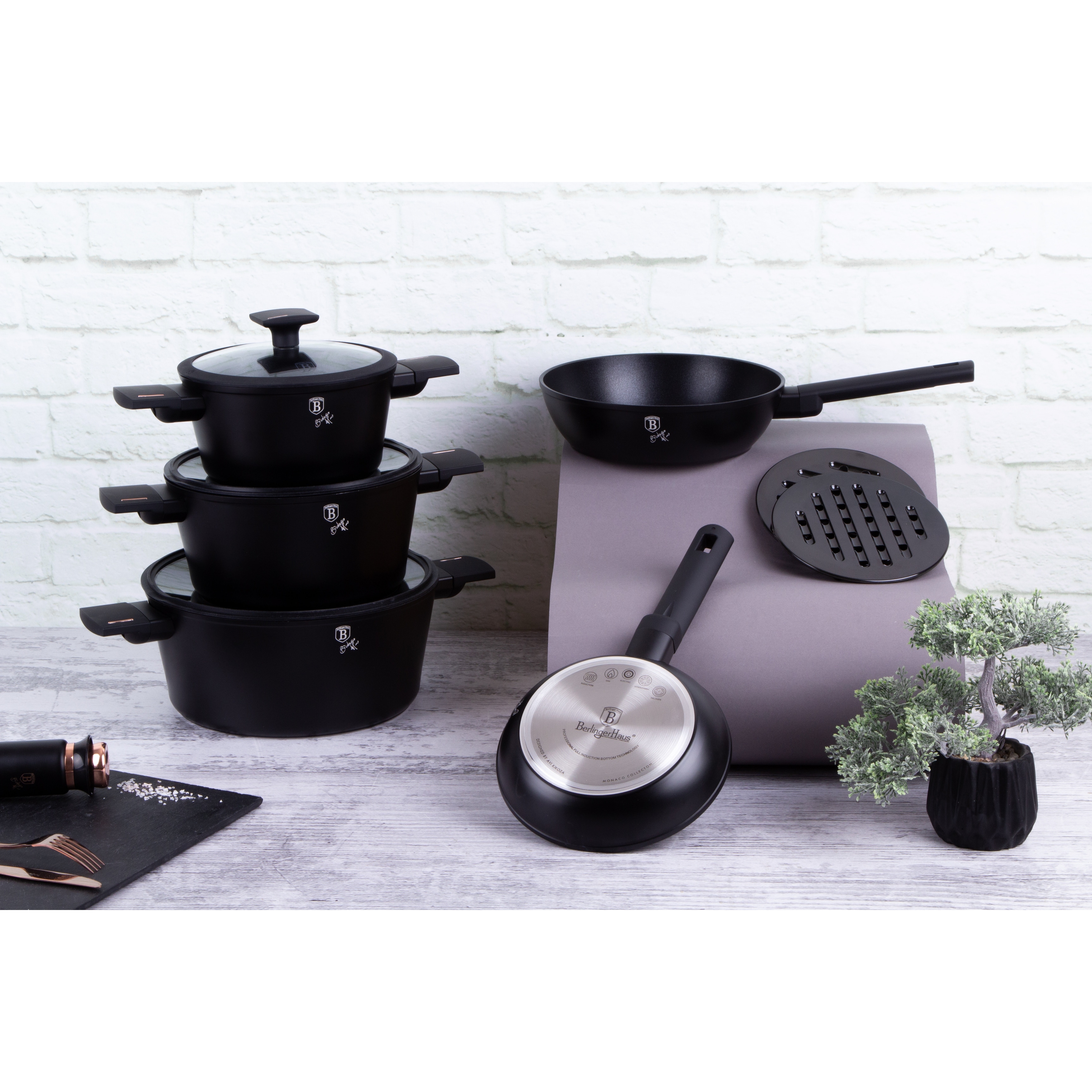 Berlinger Haus 9-Pieces Cookware Set with Detached Ergonomic Handle Carbon Pro