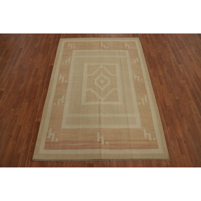 Hand Woven Southwestern Wool Beige Geometric Area Rug - 7' 2'' X 5' 0''