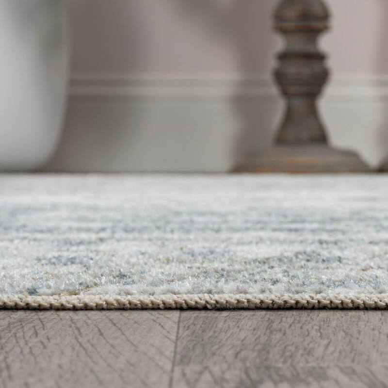 JONATHAN Y Shaii Distressed Medallion Low-Pile Machine-Washable Area Rug