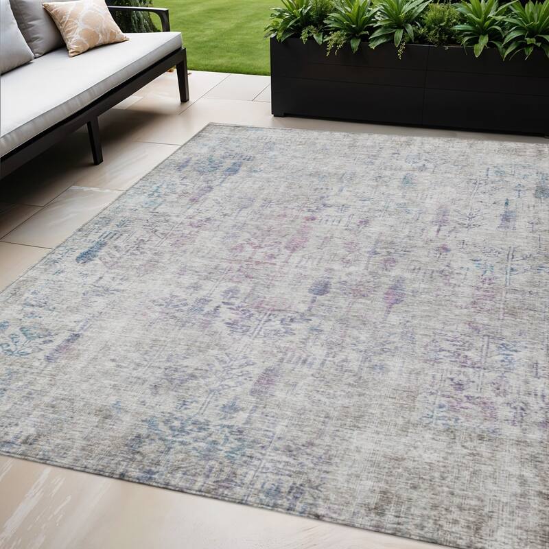 HomeRoots Floral Transitional Rectangle Outdoor Rug - 5' X 8'