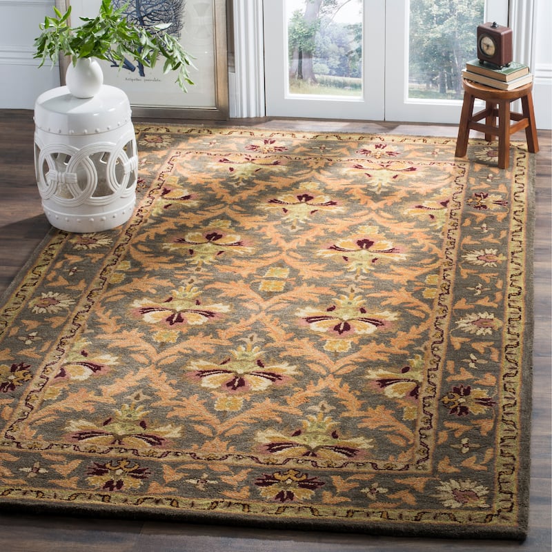 SAFAVIEH Handmade Antiquity Charis Traditional Oriental Wool Rug - 4' x 6' - Sage/Gold