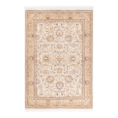 Overton Handknotted Wool Traditional Oriental Ivory Area Rug - 4' x 6'