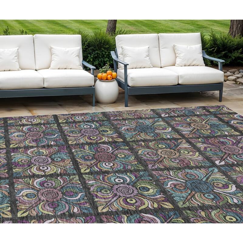 HomeRoots Medallion Transitional Rectangle Outdoor Rug - 9' X 12'