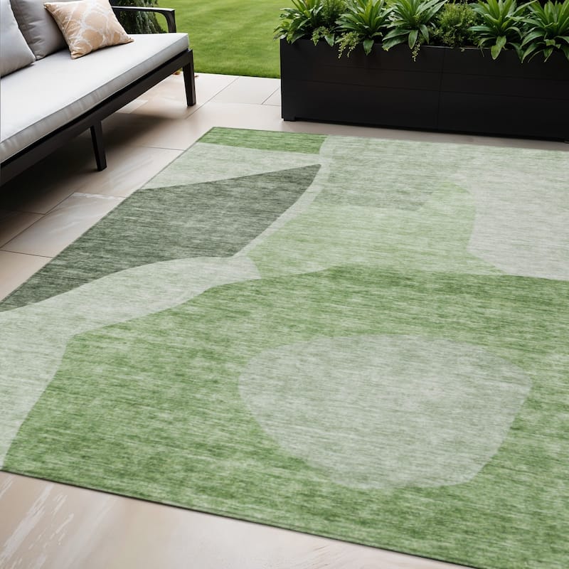 HomeRoots Abstract Transitional Rectangle Outdoor Rug - 5' X 8'