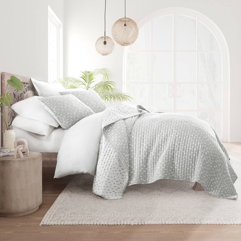 Becky Cameron All Season 3 Piece Painted Dots Reversible Quilt Set with Shams