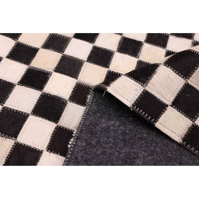 ECARPETGALLERY Handmade Cowhide Patchwork Black, Cream Leather Rug - 4'0 x 6'0