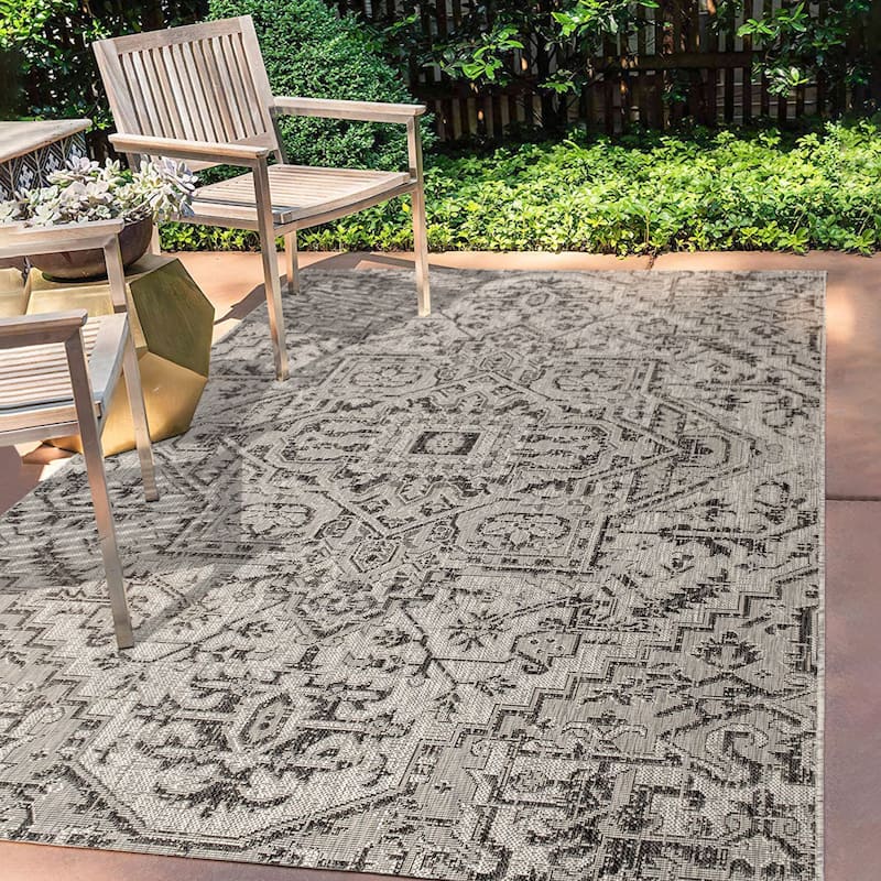 JONATHAN Y Charleston Medallion Indoor/Outdoor Area Rug - 4 X 6 - Black/Gray