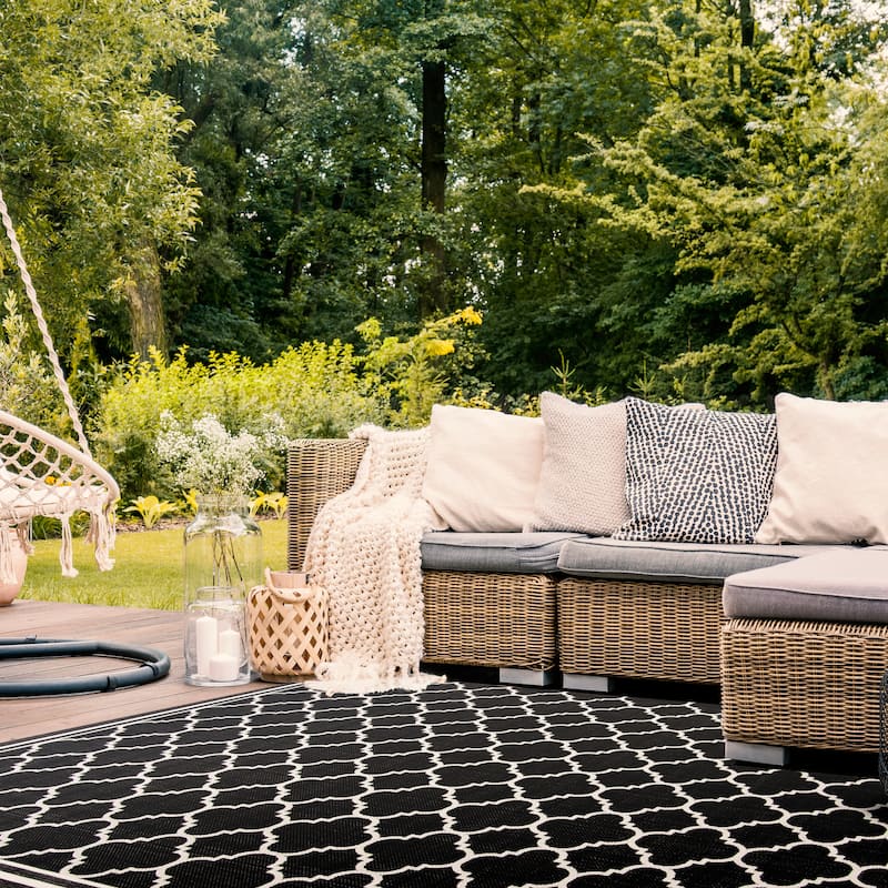 SAFAVIEH Courtyard Kristelle Indoor/ Outdoor Waterproof Patio Backyard Rug