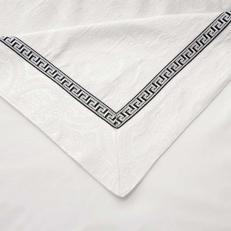 HiEnd Accents Liza White Matelassé 4 Piece Coverlet Set