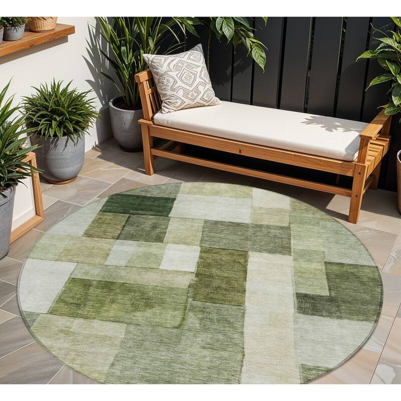 HomeRoots Geometric Transitional Rectangle Outdoor Rug - 8' Round