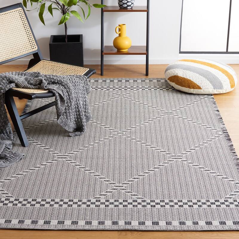 SAFAVIEH Augustine Kanerva Trellis Fringe Rug - 8' x 10' - Ivory/Black