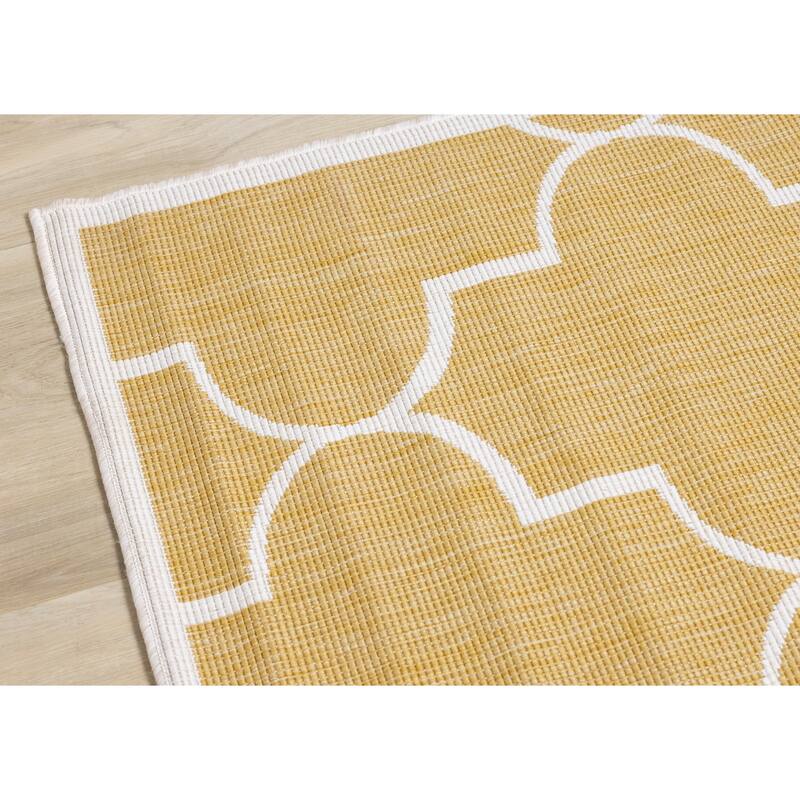 Yellow White Reversible Geometric Indoor/Outdoor Area Rug