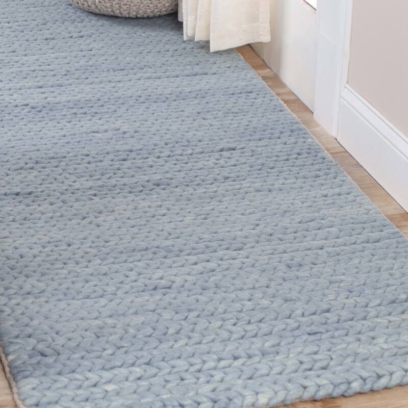 Handcrafted Traditional Rustic Handmade Braided Wool Indoor Area Rug by Superior
