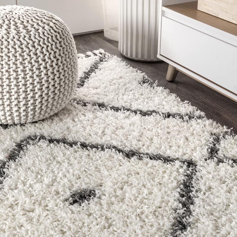 JONATHAN Y Modern Shag Plush Tassel Moroccan Diamond Area Rug