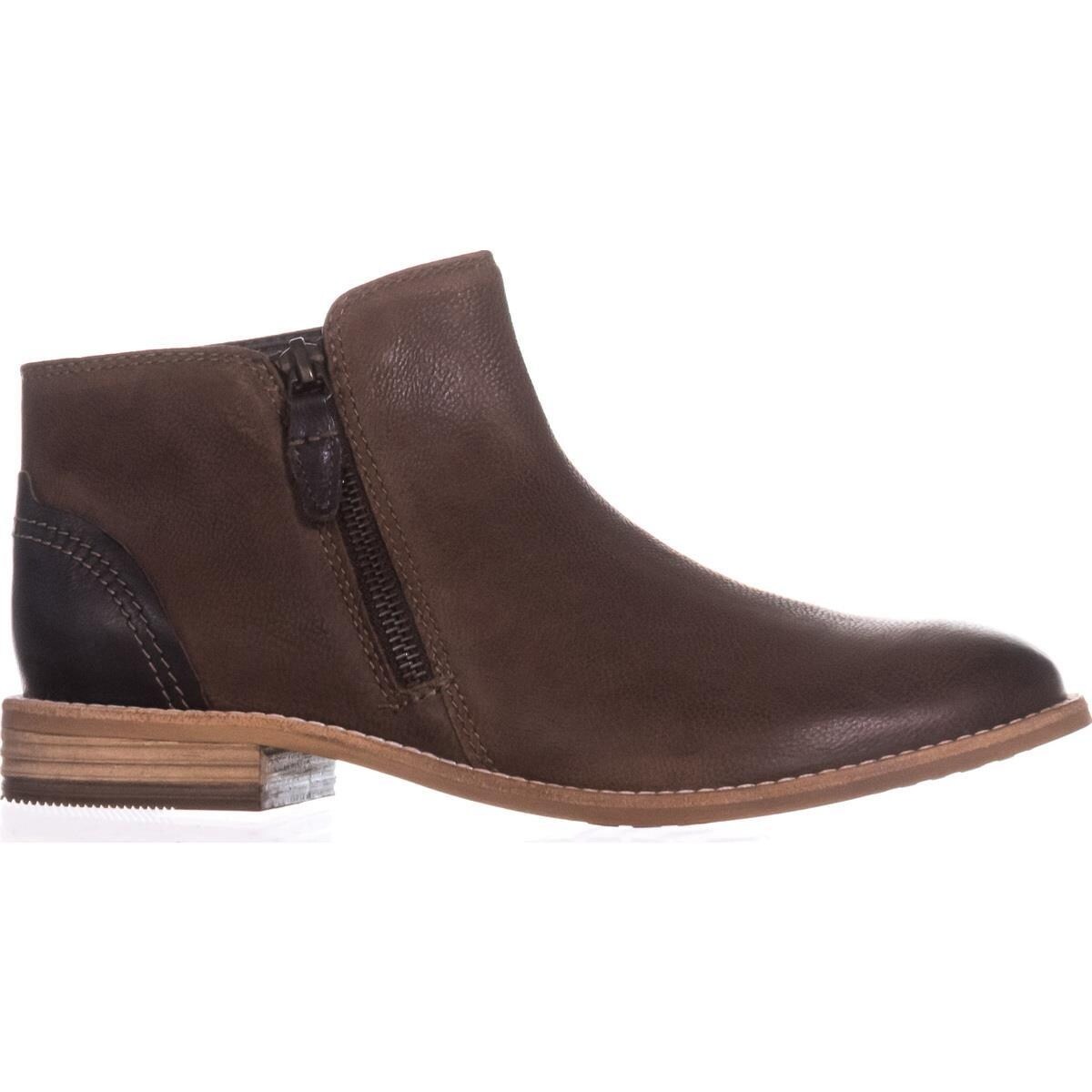 clarks flat ankle boots