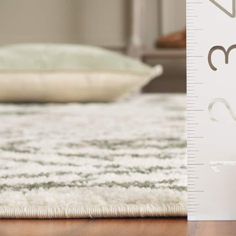 SAFAVIEH, Adirondack Rena Damask Floral Distressed Rug