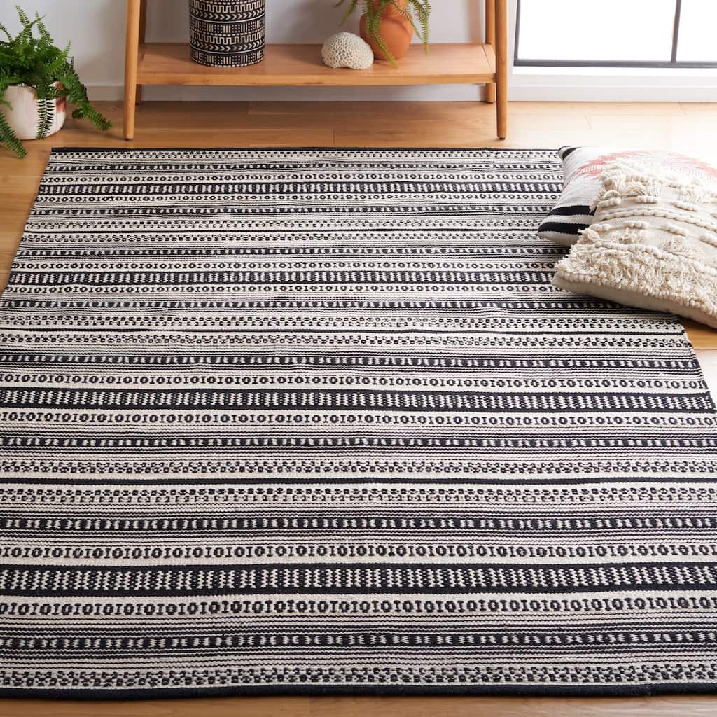 SAFAVIEH Handmade Montauk Claire Stripe Rug