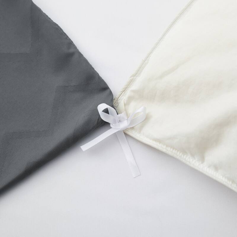 Clipped Jacquard Geometric Duvet Cover & Pillowcase Set