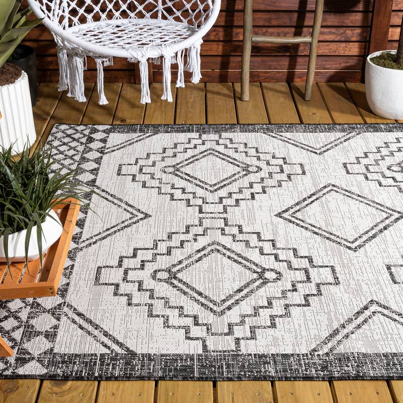 JONATHAN Y Carwa Diamond Tribal Medallion Indoor/Outdoor Area Rug
